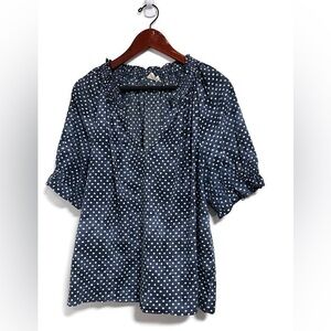 Gap batik polka dot print, shirt sleeve top in hues of blue & white, size Large